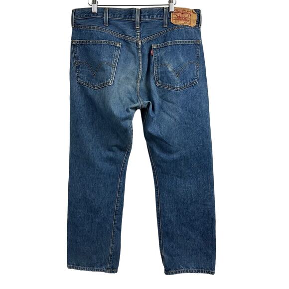 Levis Mens 501 Jeans size 38 x 32 Medium Wash - Picture 4 of 7